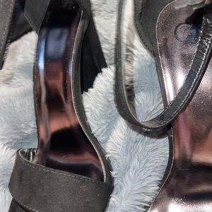 CM black heels